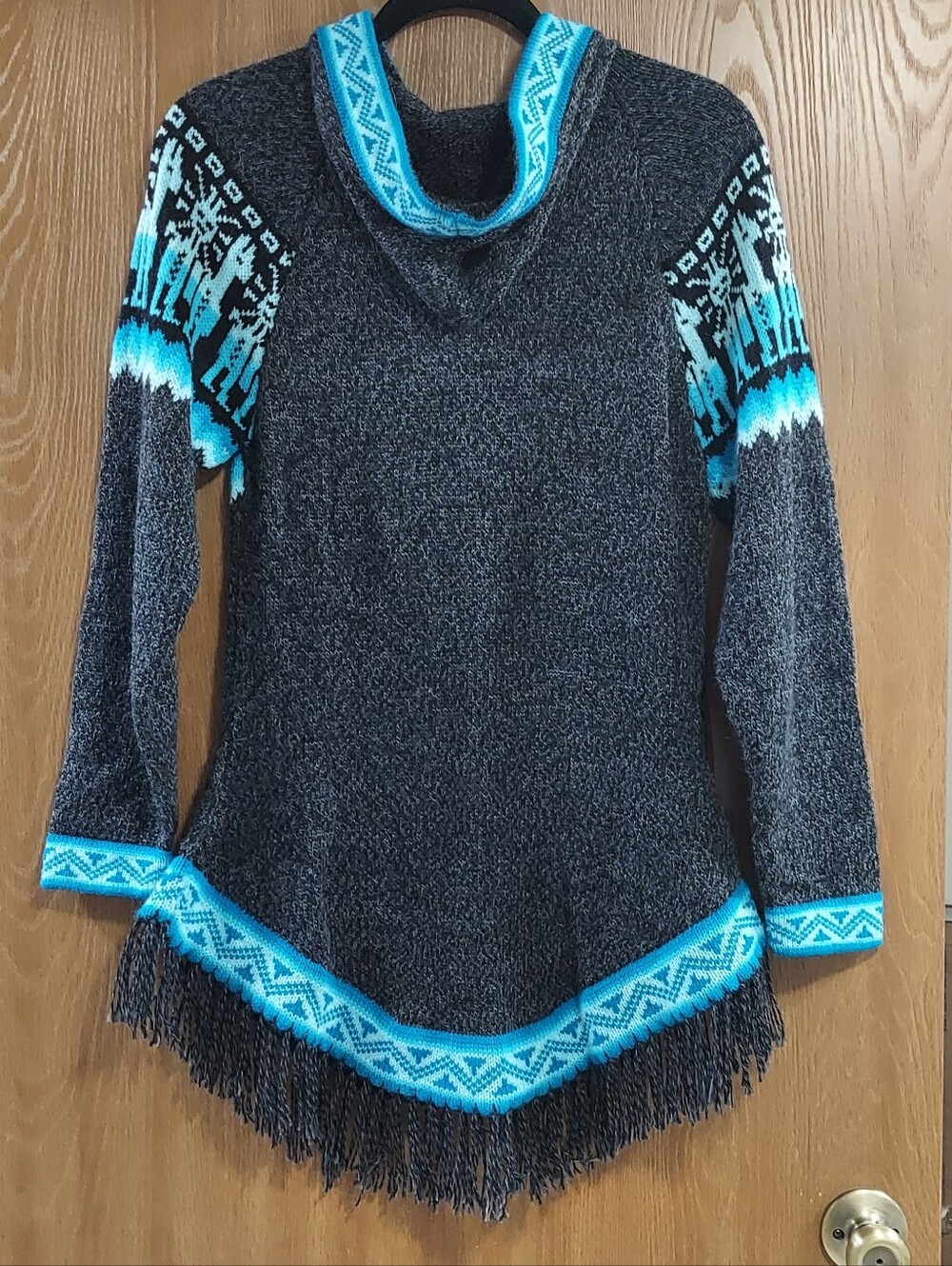 Women's Charcoal Gray & Turquoise Fringe V-Neck Hooded Sweater - Picture 6 of 7